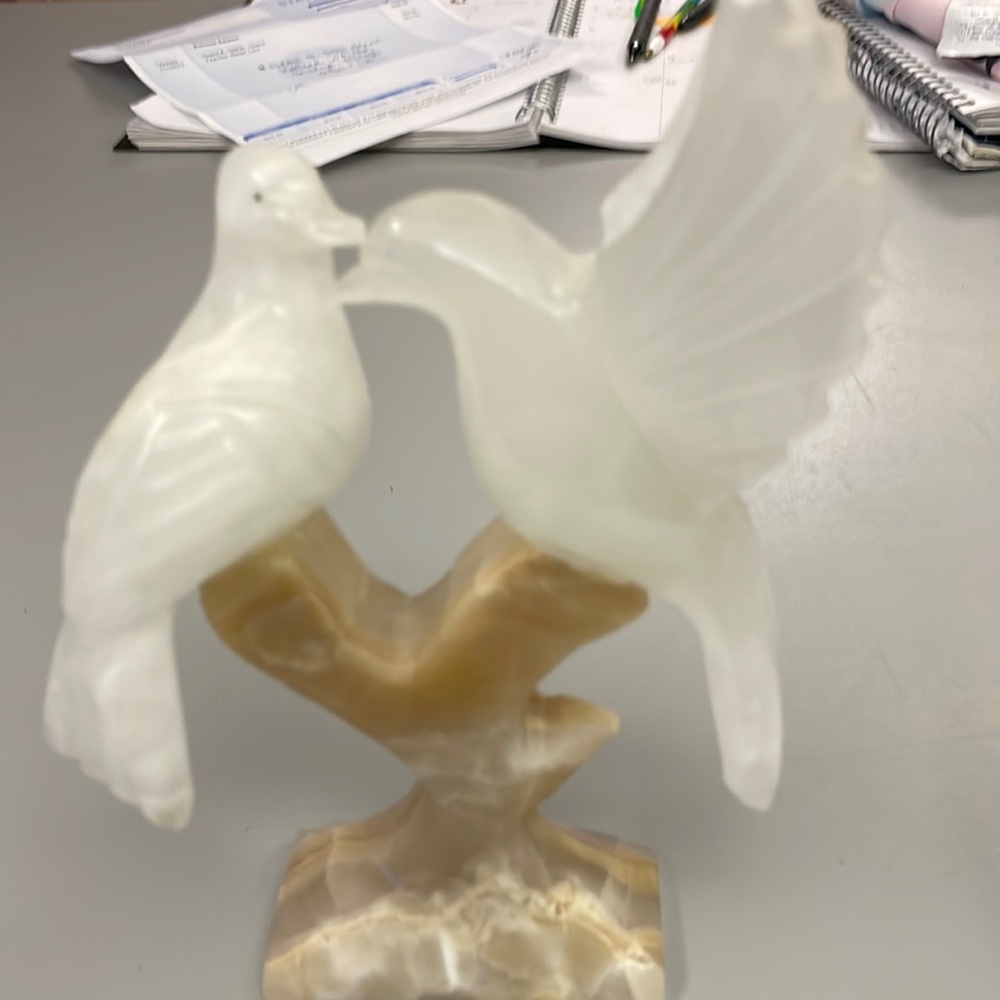 2 white doves on a quartz stone